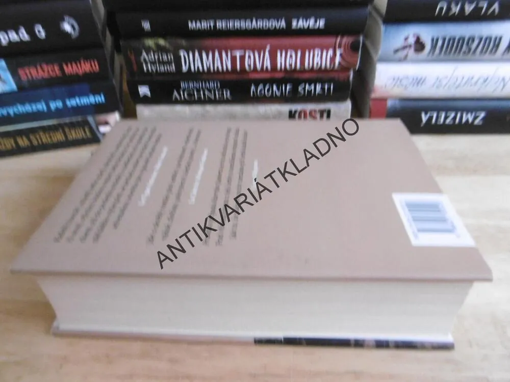 PRAVDA O PŘÍPADU HARRYHO QUEBERTA, JOËL DICKER, **an