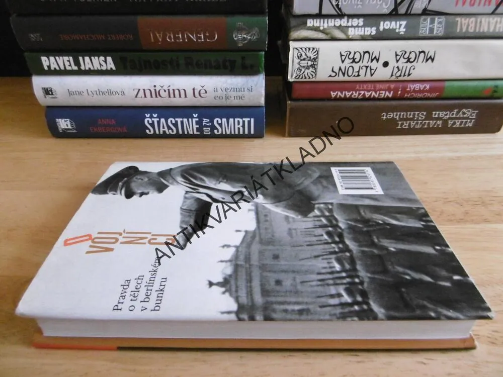 DVOJNÍCI, PRAVDA O TĚLECH V BERLÍNSKÉM BUNKRU, HITLER, HUGH THOMAS, **an