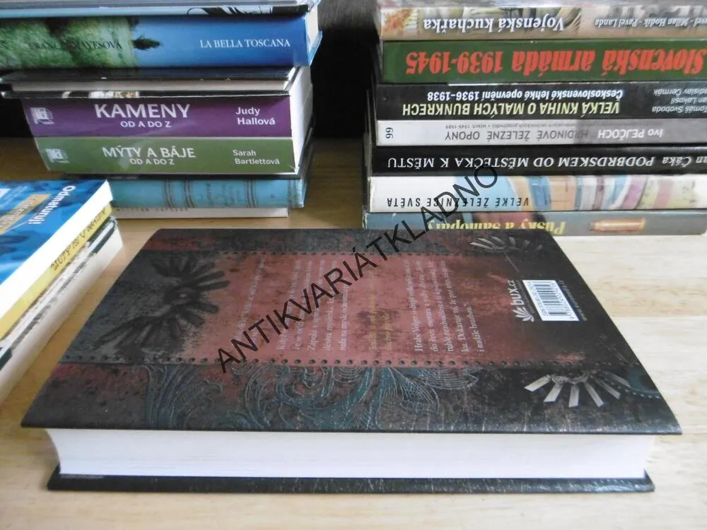 LEVIATAN, SCOTT WESTRFELD, **an