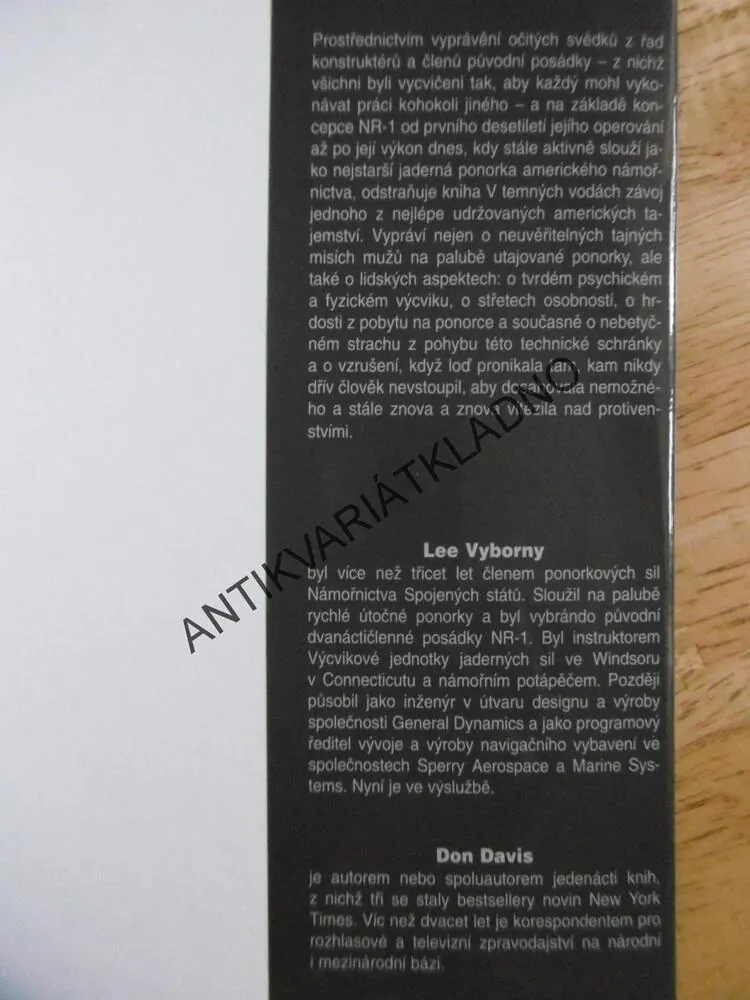 V TEMNÝCH VODÁCH, LEE VYBORNY, DON DAVIS, **an