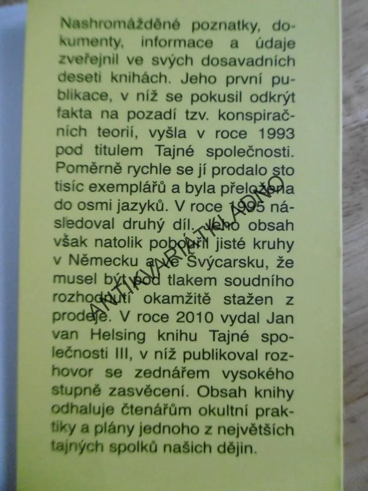 RUCE PRYČ OD TÉTO KNIHY! JAN VAN HELSING, **an
