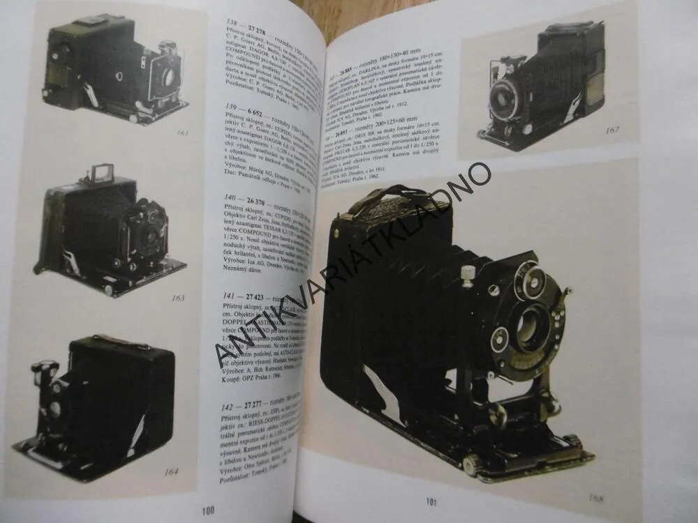 KAMERY OBSKURY FOTOGRAFICKÉ PŘÍSTROJE Z LET 1841-1940, **an