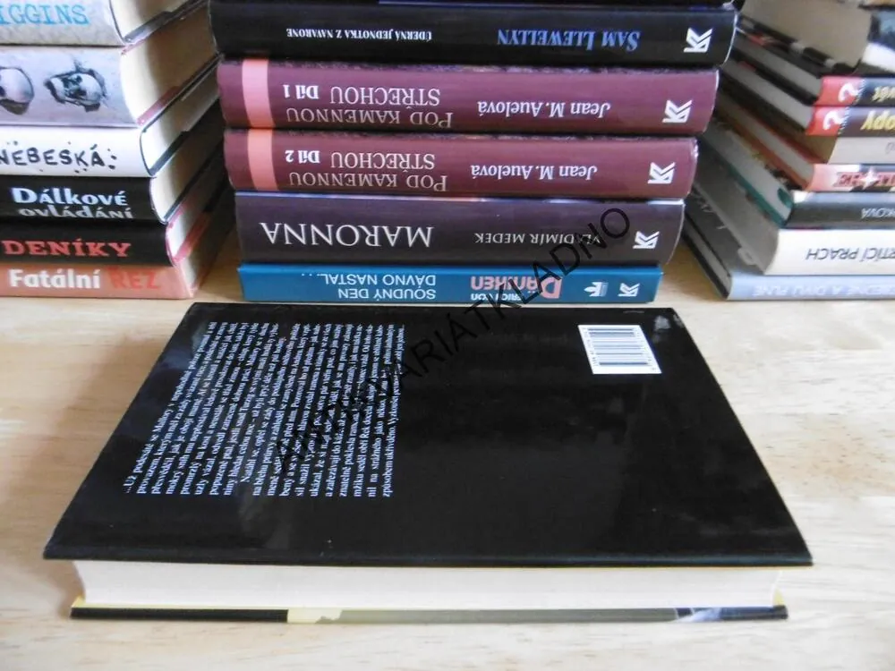 DĚLA Z NAVARONE, ALISTAIR MACLEAN, **an