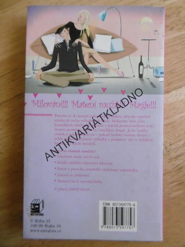 MILOSTNÁ MAGIE, LUCY SUMMERSOVÁ, **an