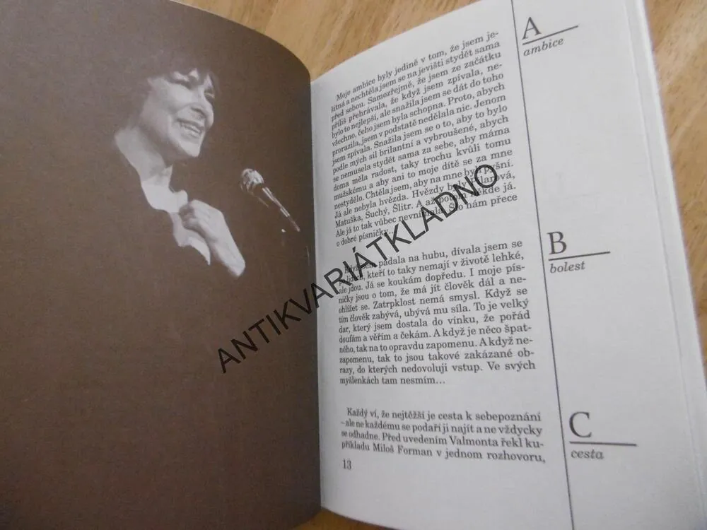 HANA HEGEROVÁ ... A LÁSKA KLEČÍ NA HRACHU, **an
