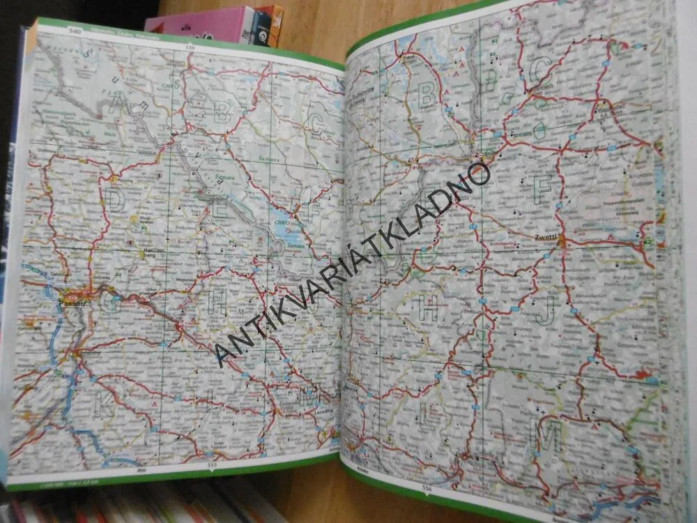 VELKÝ SKI ATLAS, PRŮVODCE NEJLEPŠÍMI ZIMNÍMI STŘEDIKY V ALPÁCH, VČETNĚ AUTOMAPY, **an