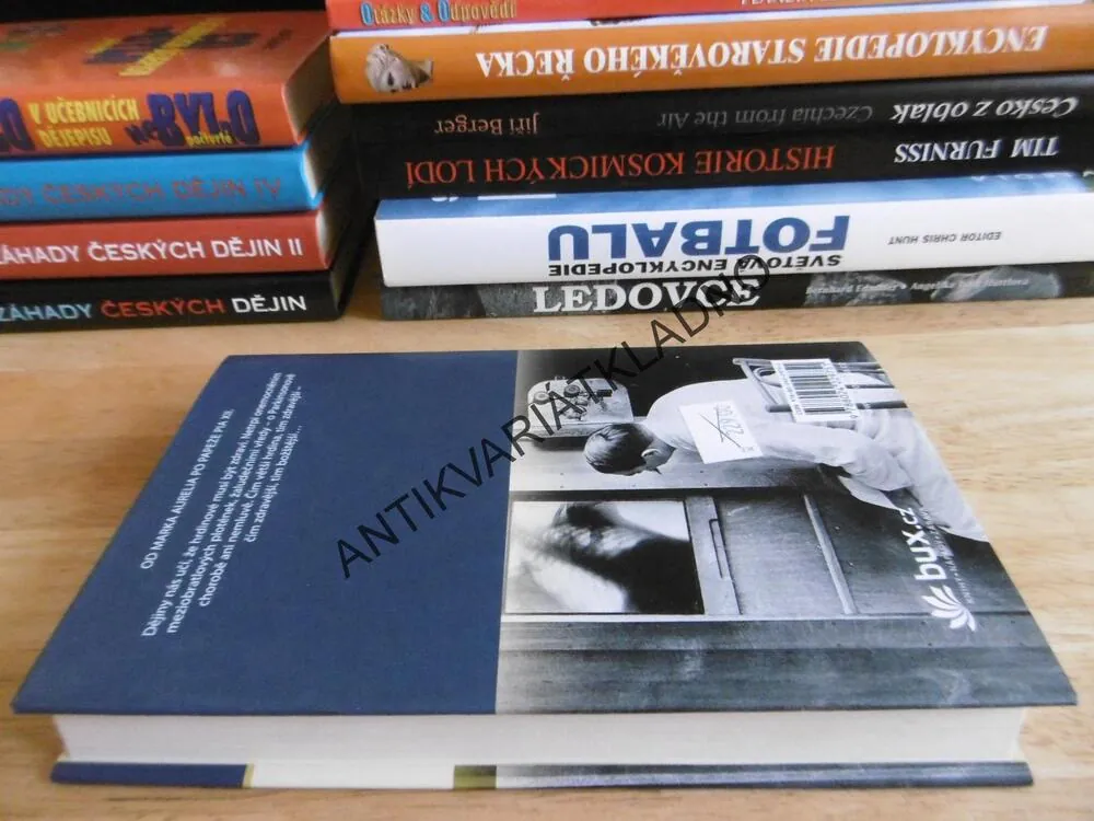 SKRYTÍ VLÁDCI, PHILIPP VANDENBERG, **an