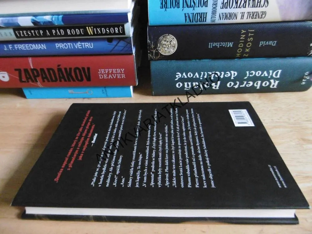 NEVĚŘTE TOMU, CHARLIE DONLEA, **an