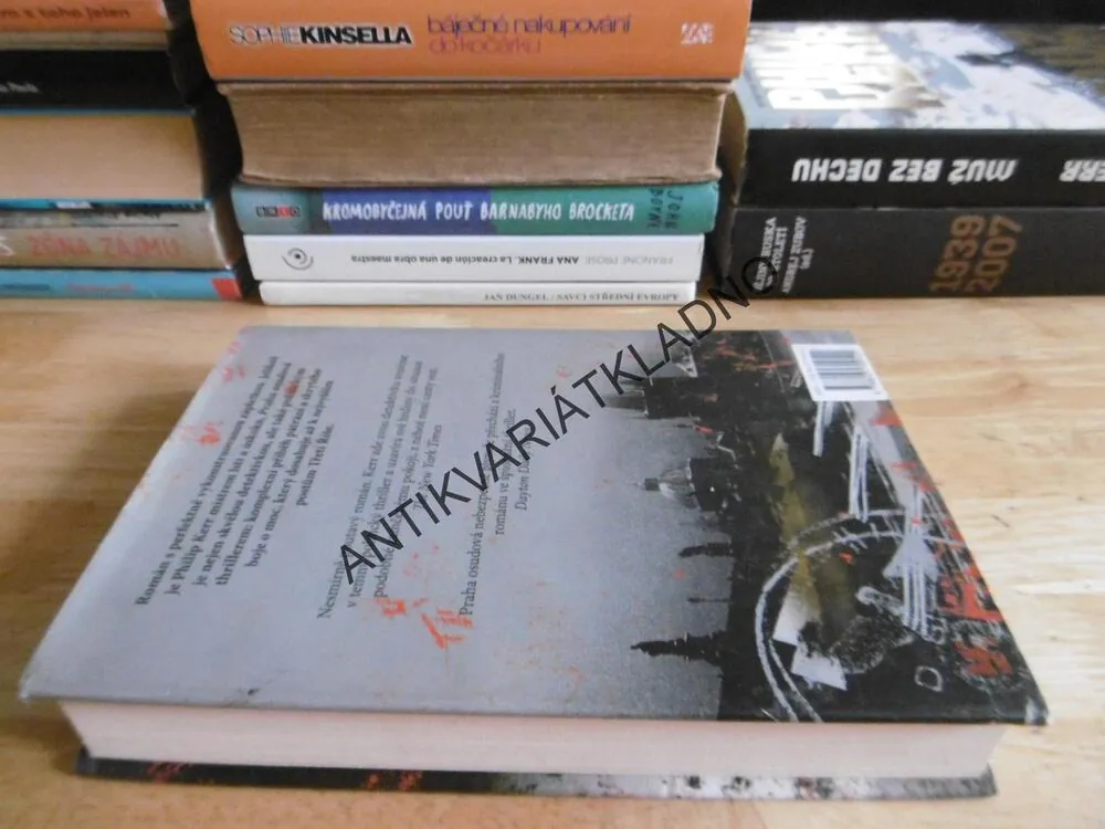 PRAHA OSUDOVÁ, PHILIP KERR, **an