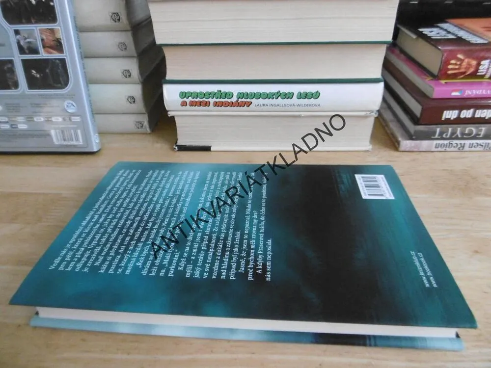 VYVRHEL, GILLY MACMILLANOVÁ, **an