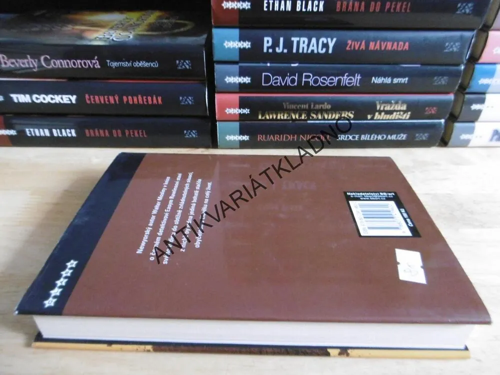 POLIBEK S CHUTÍ SKOŘICE, WALTER MOSLEY, **an