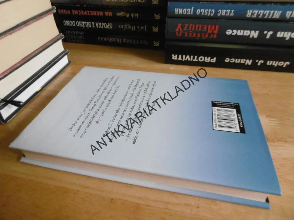 DROBNÉ MINCE, ROBERT B. PARKER, **an