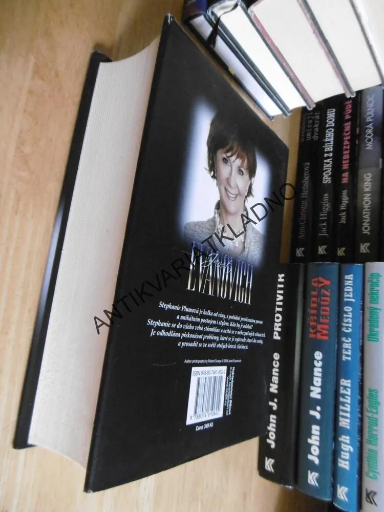 OMNIBUS, ZA VŠECHNY PRACHY, DVAKRÁT ŘEŽ, JEDNOU MĚŘ, NEŽ BYS DO TŘÍ NAPOČÍTAL, JANET EVANOVICH, **an