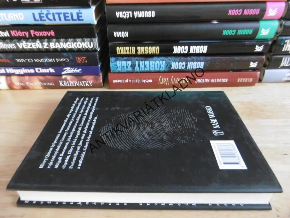 ZLOČIN V HOLANDSKÉ NEMOCNICI, ELLERY QUEEN, **an