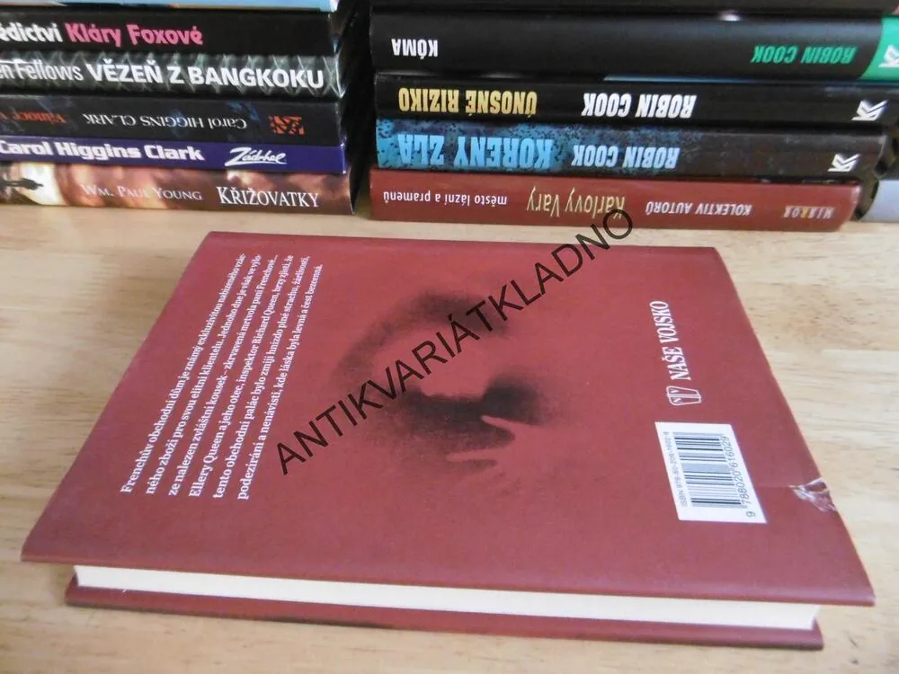 ZLOČIN V OBCHODNÍM DOMĚ, ELLERY QUEEN, **an