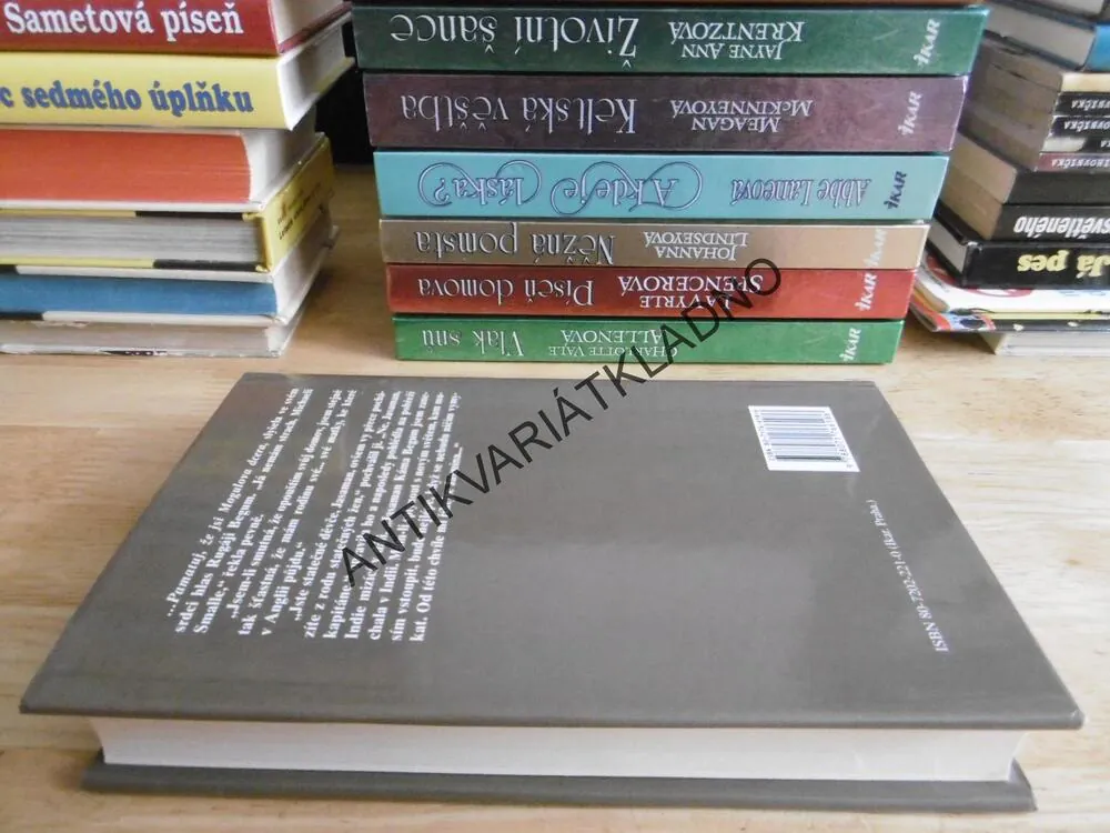 DIVOKÁ JASMÍNA, BERTRICE SMALLOVÁ, **an