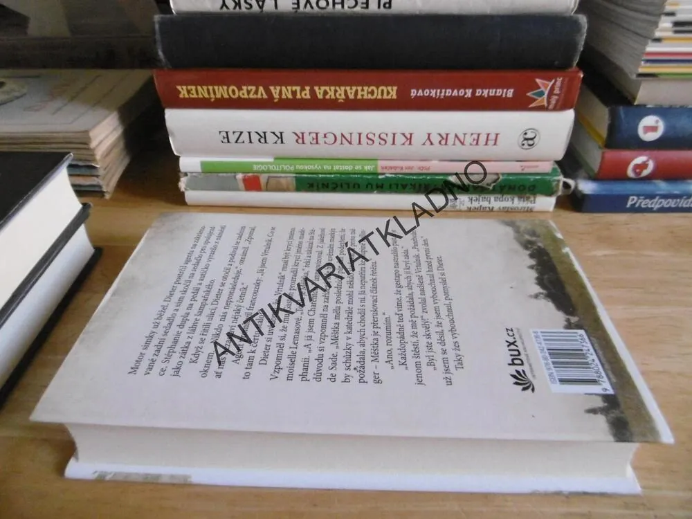 KAVKY, KEN FOLLETT, VÁLEČNÝ THRILLER, **an
