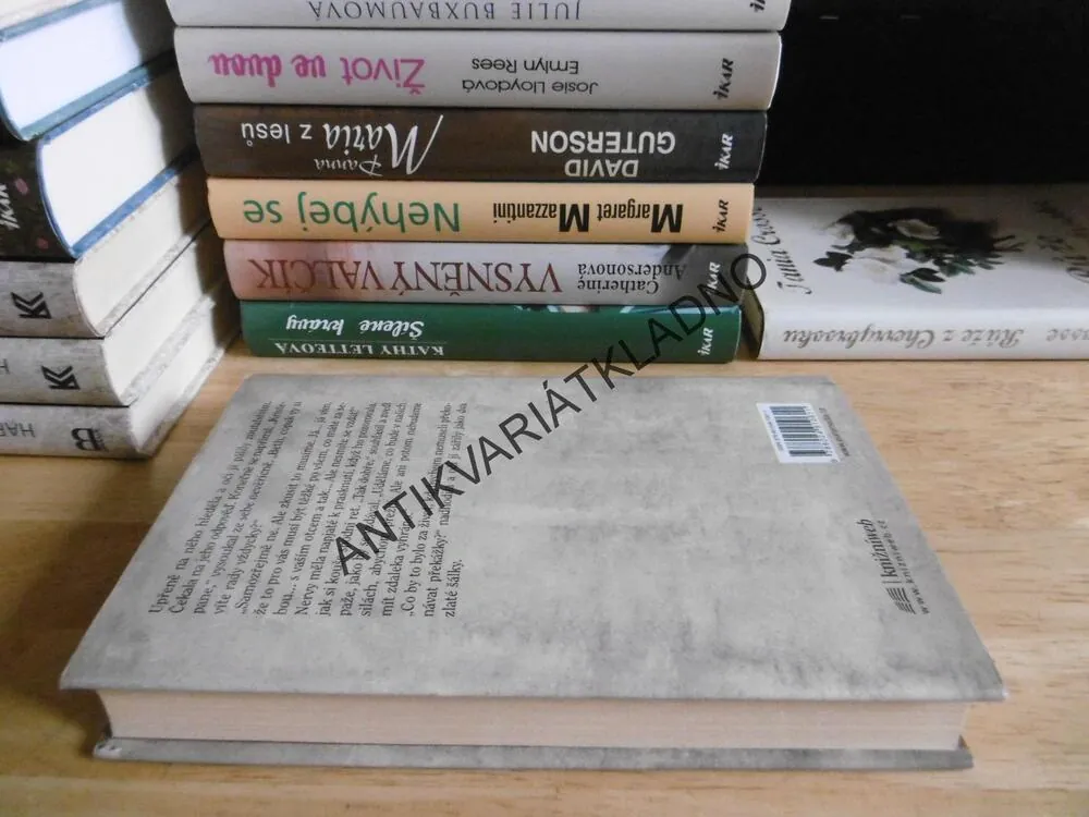DÍVKA OD ŘEKY, TANIA CROSSE, **an