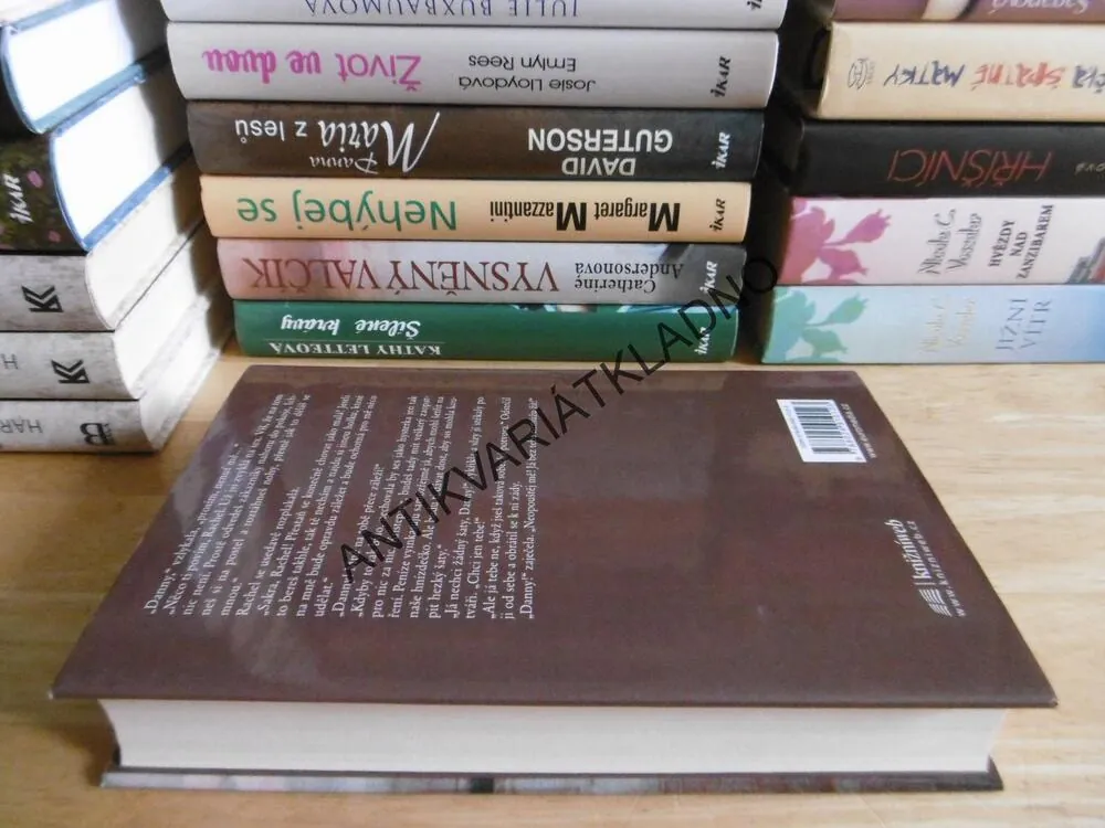 NESPOUTANÉ SNY, KATHRYN HARVEYOVÁ, **an
