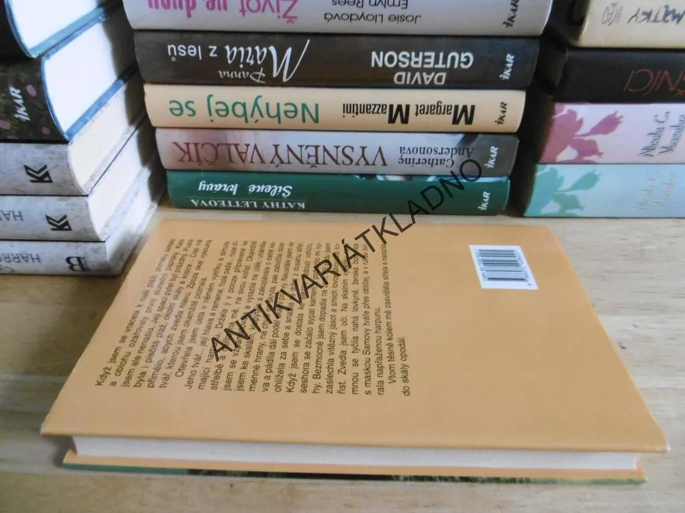 MASKA ŽIVOTA, FRANCES GALLEYMOREOVÁ, **an