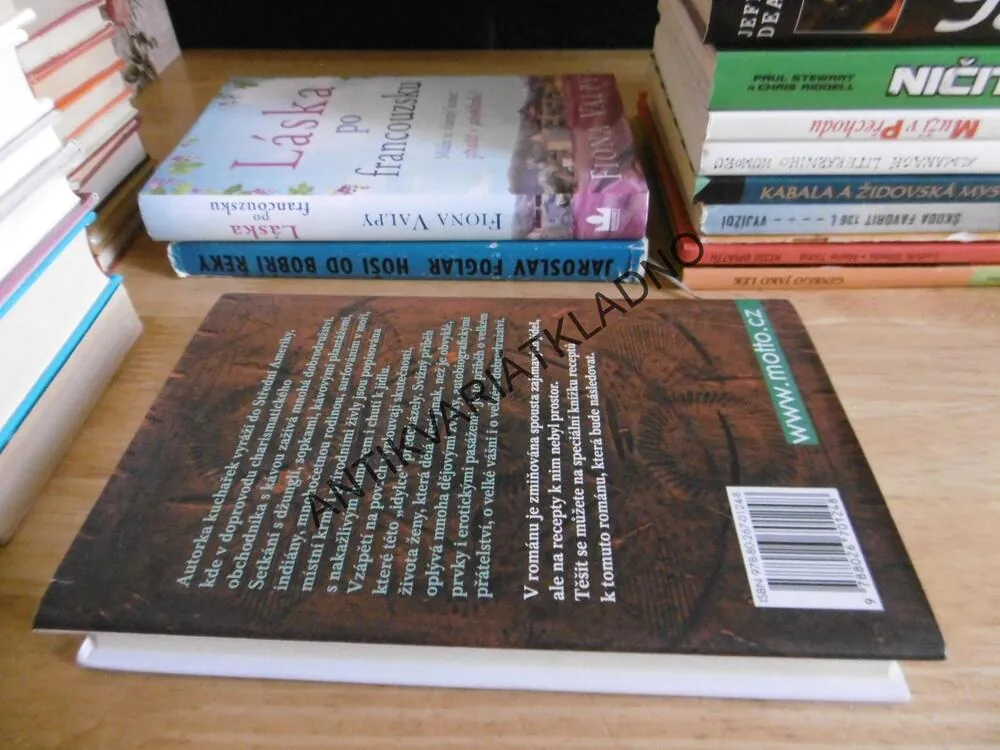 MUŽ S VŮNÍ KÁVY, ŽENA SE ŠPETKOU SKOŘICE, LENKA POŽÁŘOVÁ, **an