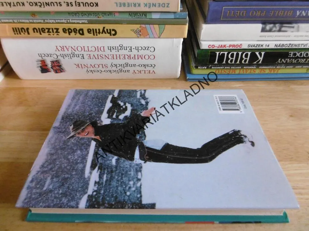 VOLBA, JUDY HILLOVÁ-NELSONOVÁ, **an