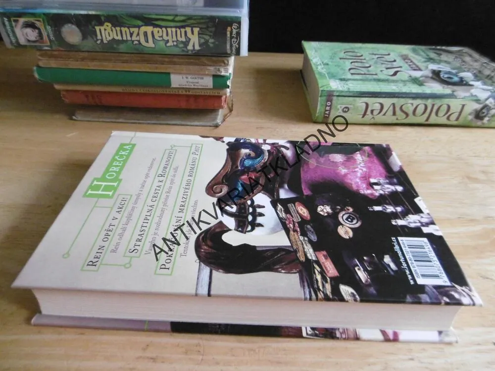 HOREČKA, LAUREN DESTEFANO, **an