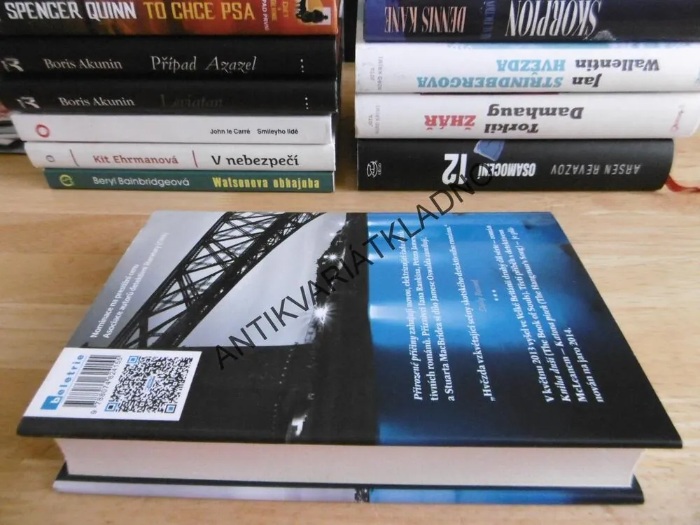 PŘIROZENÉ PŘÍČINY, JAMES OSWALD, **an