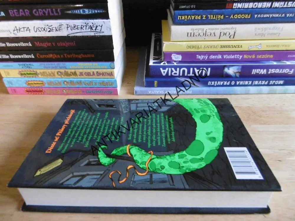 DĚSTE SE! PŘÍŠERY PŘICHÁZEJÍ!, TEMNOÚSTÍ, SHANE HEGARTY, **an