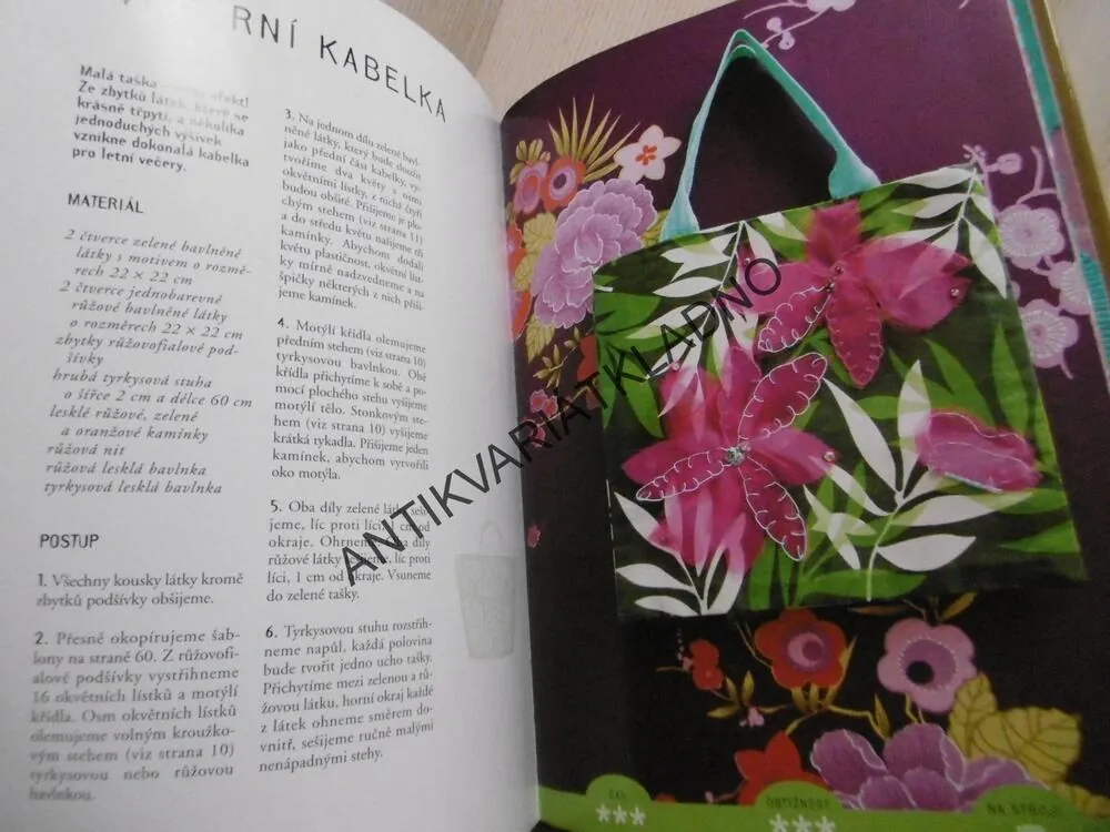 TEXTILNÍ DOPLŇKY, CAROLINE GILBERT, **an