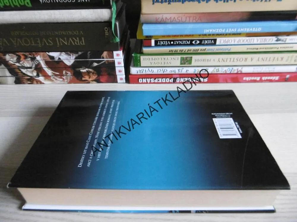 NIČITEL, CLIVE CUSSLER, **an