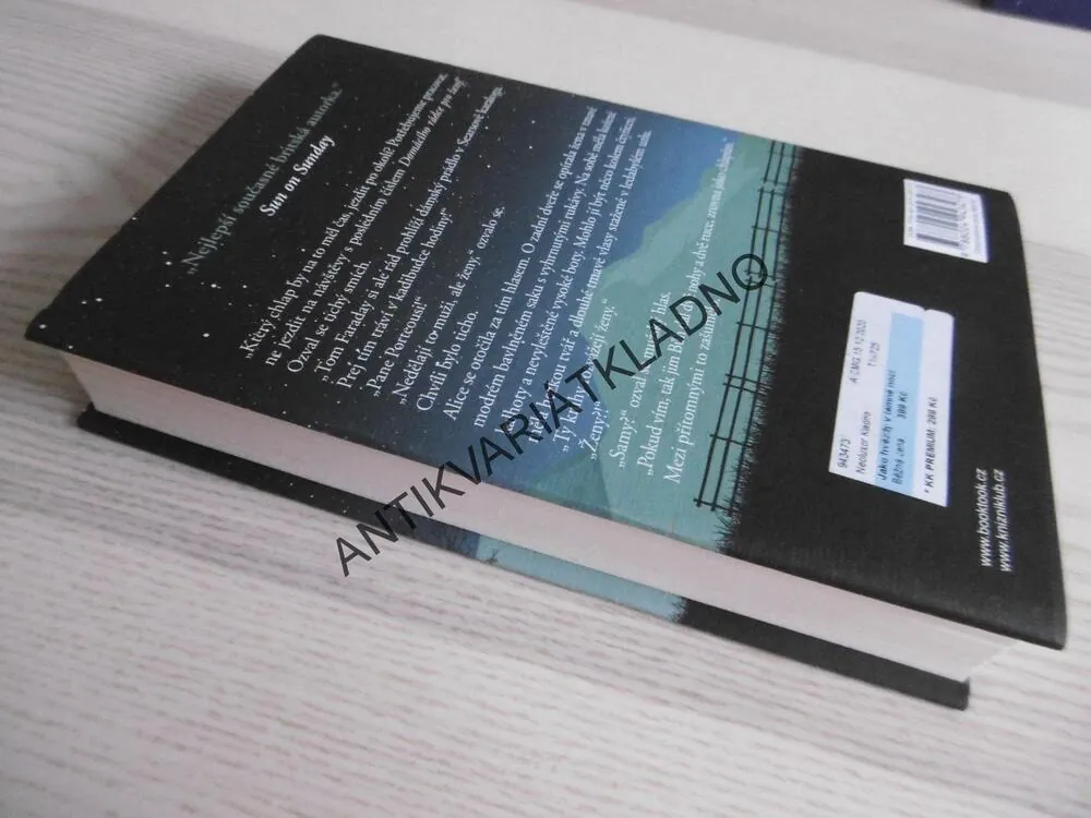 JAKO HVĚZDY V TEMNÉ NOCI, JOJO MOYESOVÁ, BESTSELLER, **an