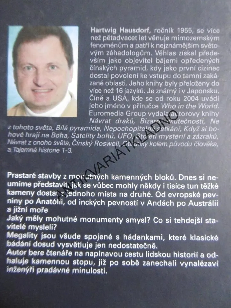 POSELSTVÍ MEGALITŮ, HARTWIG HAUSDORF, **an