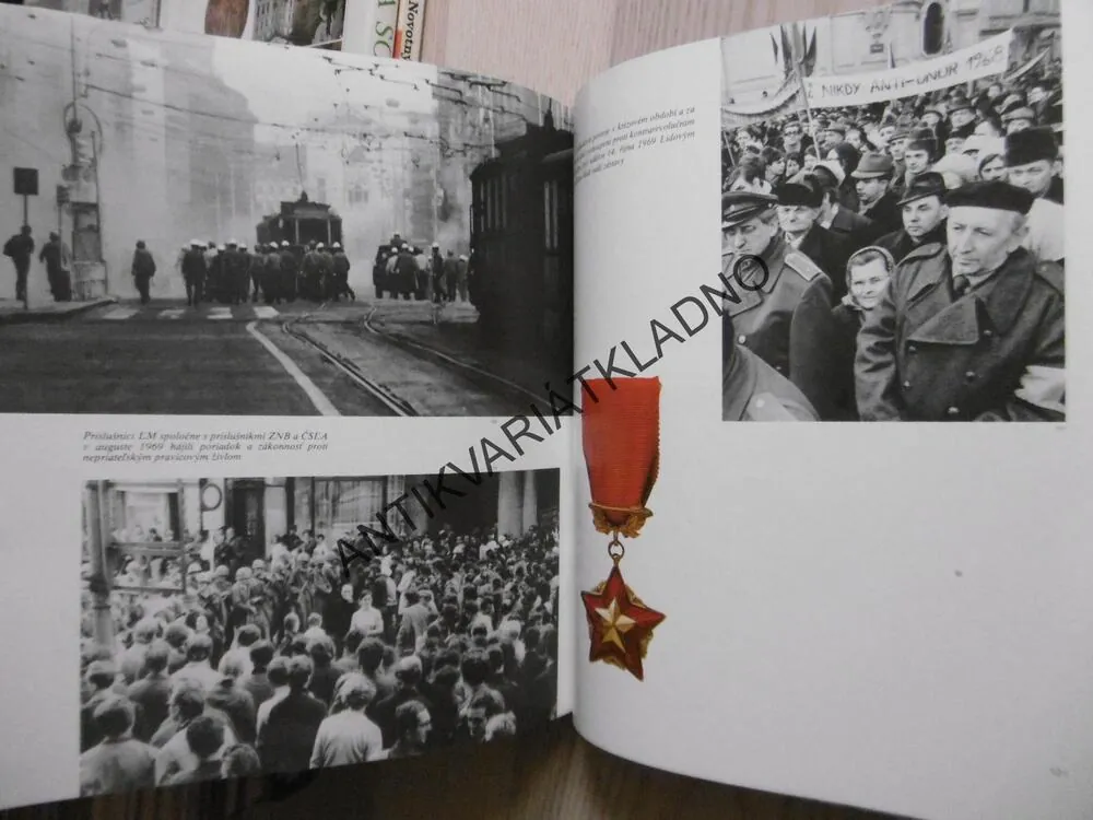 PEVNÁ OPORA STRANY, KSČ, SOCIALISMUS, 1977, **an