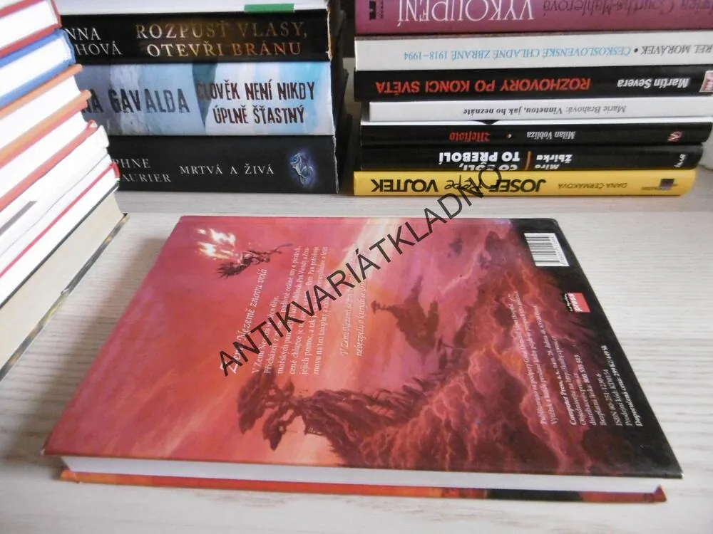 PETR PAN V ŠARLATOVÉM PLÁŠTI, GERALDINE MCCAUGHREAN, **an