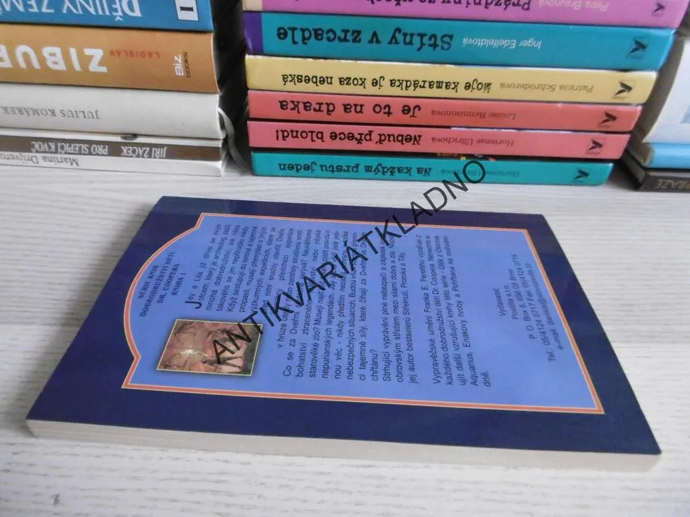DVEŘE V DRAČÍM CHŘTÁNU, FRANK PERETTI, **an