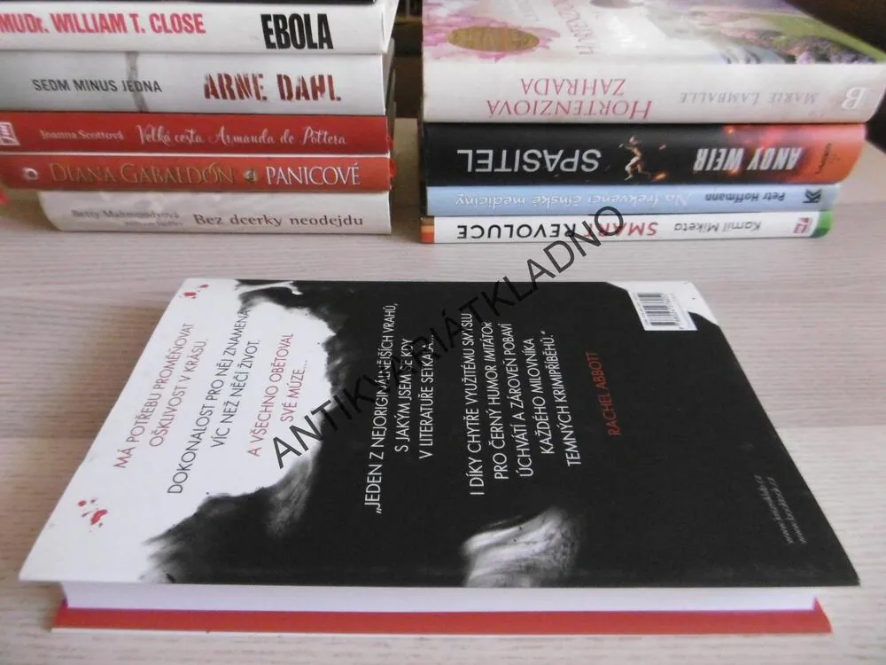 IMITÁTOR, DANIEL COLE, **an