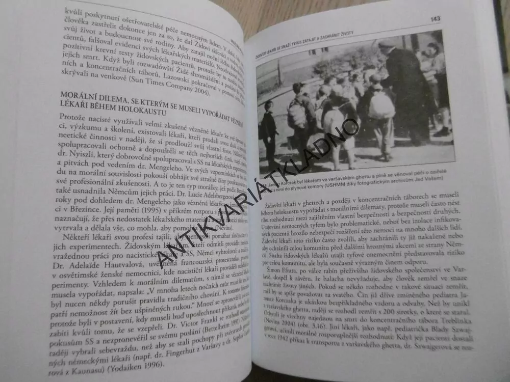 VRAŽEDNÁ MEDICÍNA, NAOMI BAUMSLAGOVÁ, **an