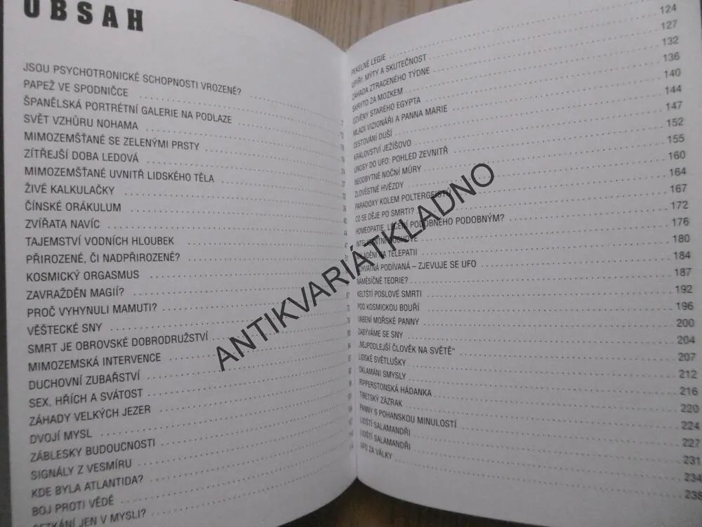 SVĚT PARANORMÁLNÍCH JEVŮ, **an
