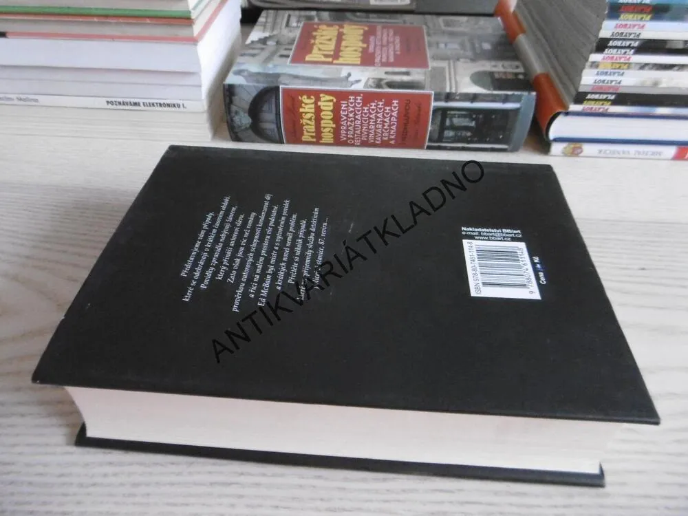 OMNIBUS, VRAŽDA PŘEDEM OHLÁŠENÁ, PŘÍLIŠ TICHÉ HODINY, VŠICHNI DO JEDNOHO, ED MCBAIN, **an