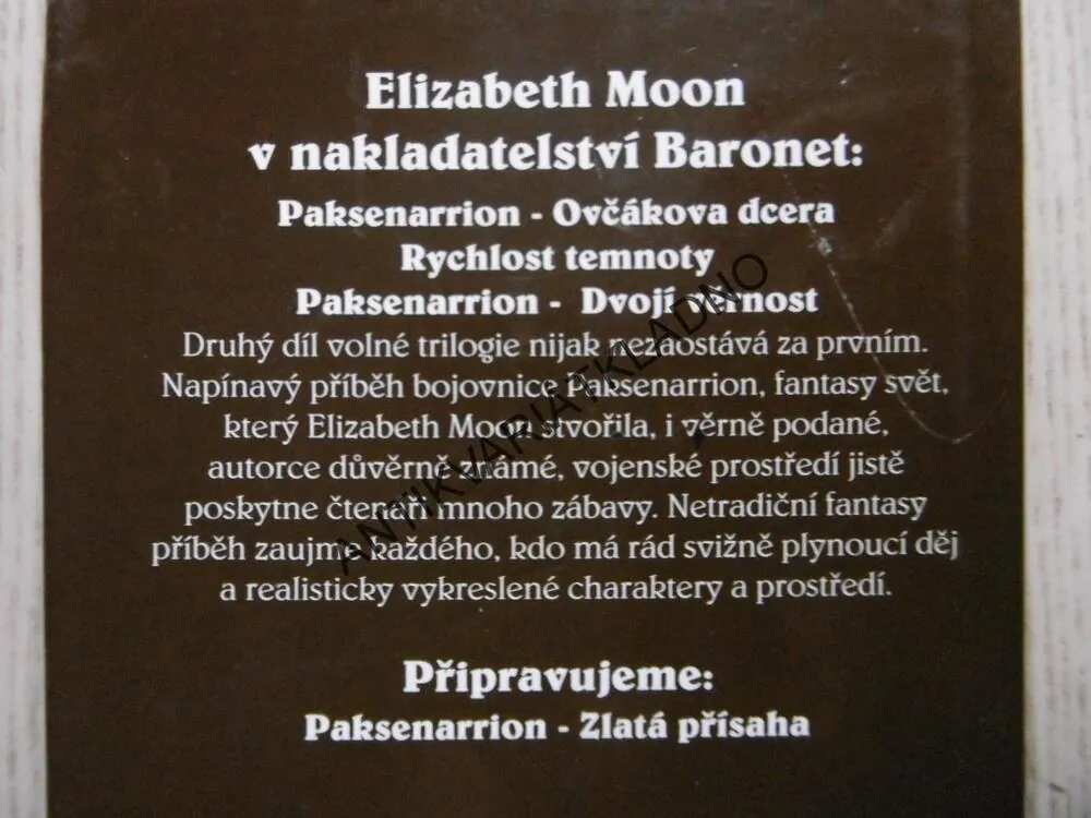 DVOJÍ VĚRNOST, ELIZABETH MOON, **an