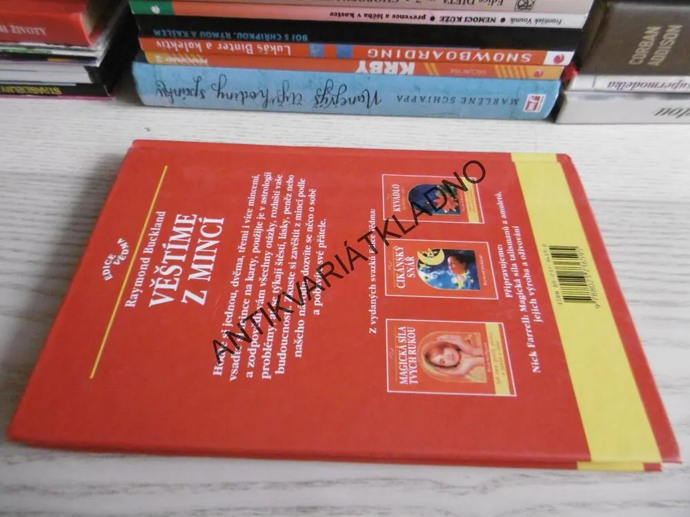 VĚŠTÍME Z MINCÍ, RAYMOND BUCKLAND, **an
