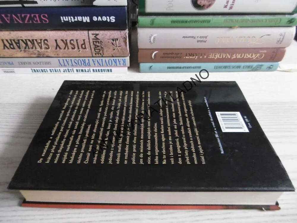 TRIÁDA, COLIN FALCONER, **an