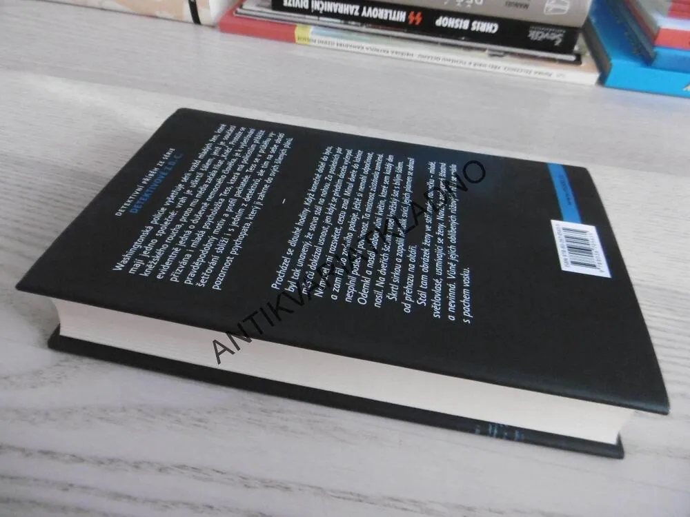 POSVĚCENÉ ZLO, NORA ROBERTS, **an