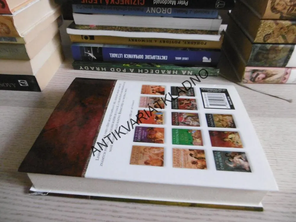 JUPITERŮV MÝTUS, LINDSEY DAVISOVÁ, **an