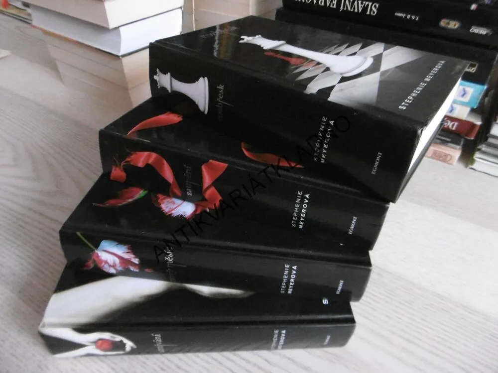 TWILGHT SÁGA, STMÍVÁNÍ, NOVÝ MĚSÍC, ZATMĚNÍ, ROZBŘESK, STEPHENIE MEYEROVÁ, **an