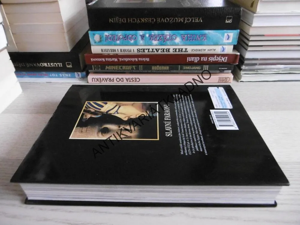 SLAVNÍ FARAONI, T. G. H. JAMES, **an