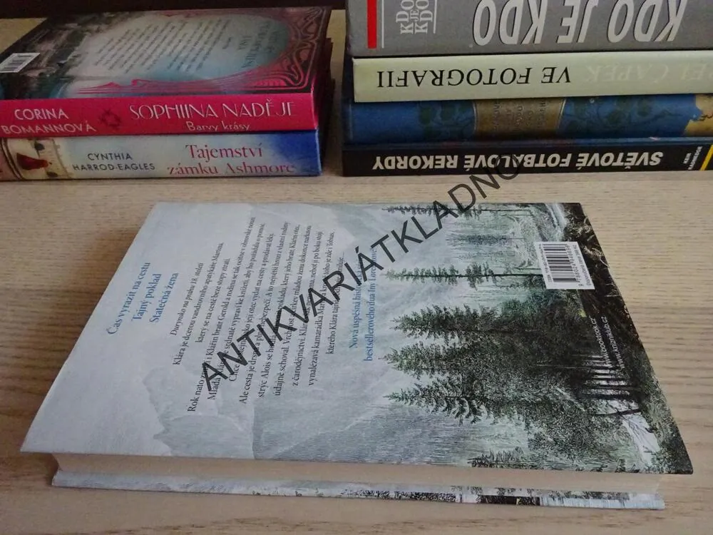 VANDROVNÍ APATYKÁŘKA, INY LORENTZOVÁ, **an