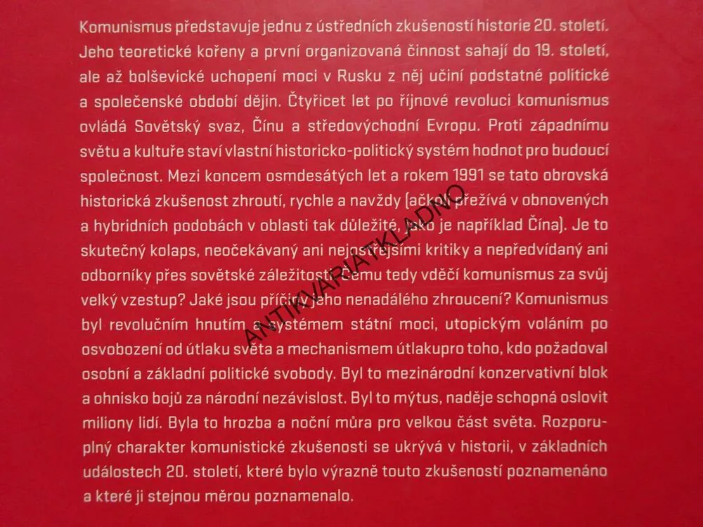 KOMUNISMUS, MARCELLO FLORES, **an