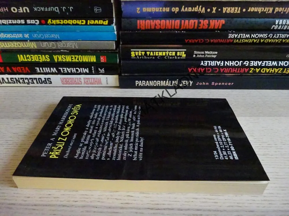 PŘIŠLI Z ONOHO SVĚTA, PETER A MARY HARRISONOVI, **an
